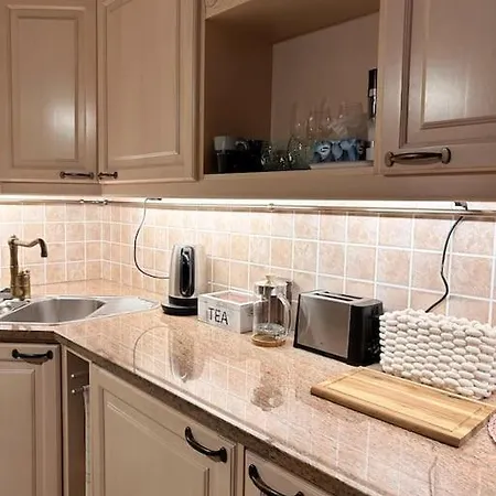 Cozy & Unique In Old Town Apartment *